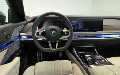 BMW 7 серия, 2025 год, 33 000 000 рублей, 12 фотография