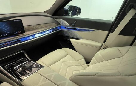 BMW 7 серия, 2025 год, 33 000 000 рублей, 11 фотография