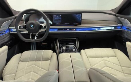 BMW 7 серия, 2025 год, 33 000 000 рублей, 10 фотография