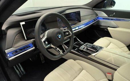 BMW 7 серия, 2025 год, 33 000 000 рублей, 14 фотография