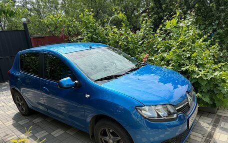 Renault Sandero II рестайлинг, 2014 год, 890 000 рублей, 2 фотография