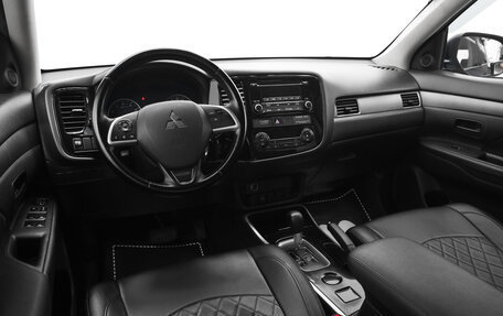 Mitsubishi Outlander III рестайлинг 3, 2018 год, 1 780 999 рублей, 15 фотография