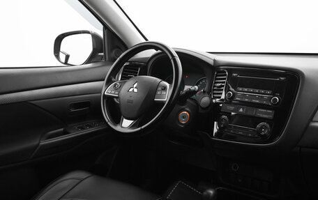Mitsubishi Outlander III рестайлинг 3, 2018 год, 1 780 999 рублей, 13 фотография