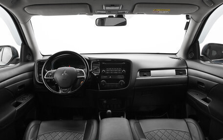 Mitsubishi Outlander III рестайлинг 3, 2018 год, 1 780 999 рублей, 6 фотография