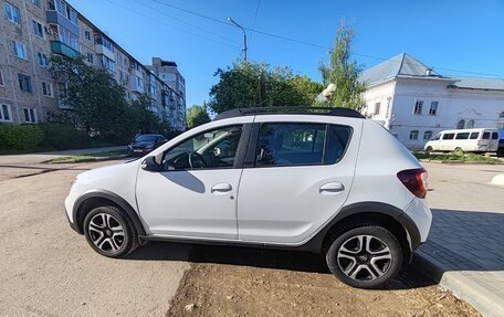 Renault Sandero II рестайлинг, 2019 год, 810 000 рублей, 1 фотография