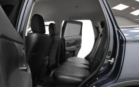 Mitsubishi Outlander III рестайлинг 3, 2018 год, 1 780 999 рублей, 19 фотография