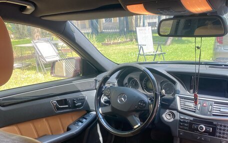 Mercedes-Benz E-Класс, 2011 год, 1 300 000 рублей, 8 фотография