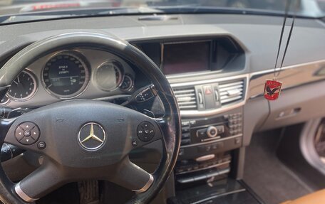 Mercedes-Benz E-Класс, 2011 год, 1 300 000 рублей, 12 фотография