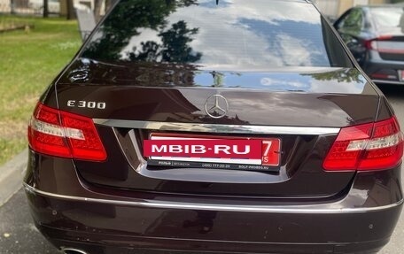 Mercedes-Benz E-Класс, 2011 год, 1 300 000 рублей, 3 фотография