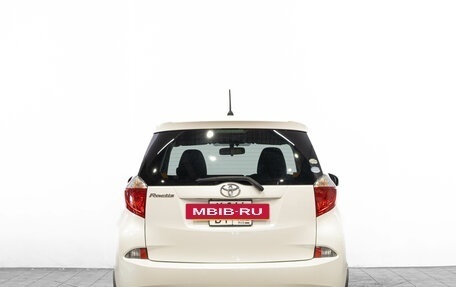 Toyota Ractis II, 2011 год, 899 000 рублей, 6 фотография