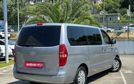 Hyundai H-1 II рестайлинг, 2016 год, 2 100 000 рублей, 2 фотография