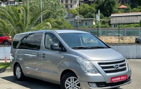 Hyundai H-1 II рестайлинг, 2016 год, 2 100 000 рублей, 3 фотография