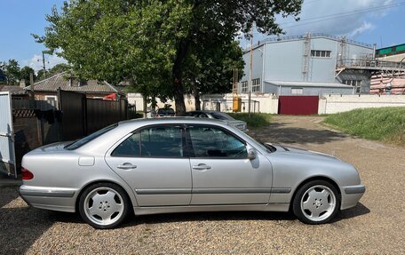 Mercedes-Benz E-Класс, 2001 год, 1 500 000 рублей, 2 фотография