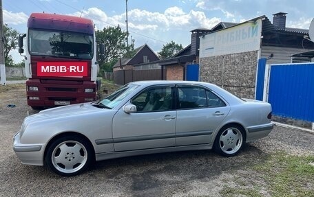Mercedes-Benz E-Класс, 2001 год, 1 500 000 рублей, 3 фотография