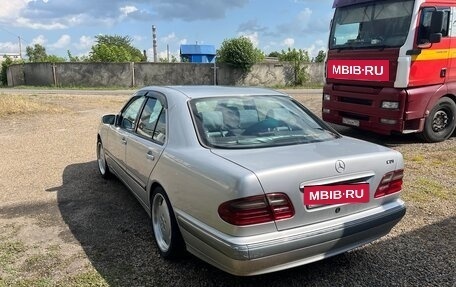Mercedes-Benz E-Класс, 2001 год, 1 500 000 рублей, 5 фотография