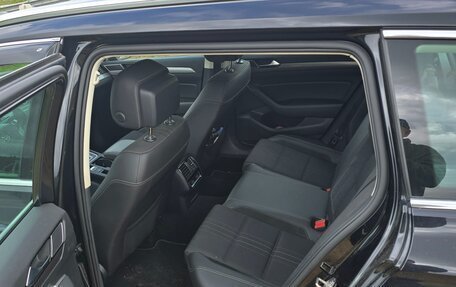 Volkswagen Passat B8 рестайлинг, 2019 год, 2 720 000 рублей, 5 фотография