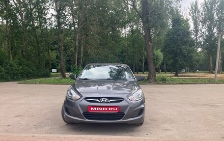 Hyundai Solaris II рестайлинг, 2012 год, 979 000 рублей, 1 фотография