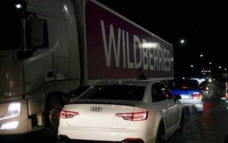 Audi A4, 2019 год, 2 450 000 рублей, 3 фотография
