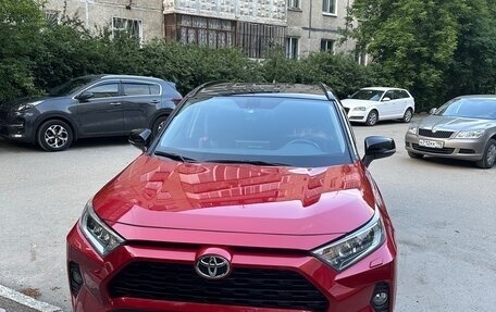 Toyota RAV4, 2021 год, 3 750 000 рублей, 2 фотография