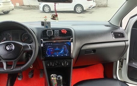 Volkswagen Polo VI (EU Market), 2018 год, 700 000 рублей, 2 фотография