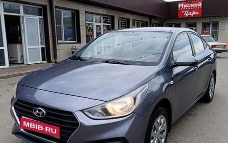 Hyundai Solaris II рестайлинг, 2018 год, 700 000 рублей, 1 фотография