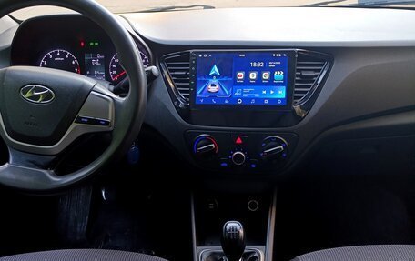 Hyundai Solaris II рестайлинг, 2018 год, 700 000 рублей, 9 фотография