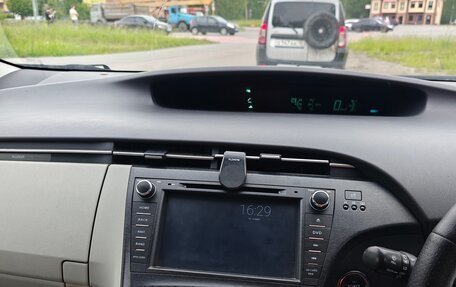 Toyota Prius, 2009 год, 1 050 000 рублей, 12 фотография