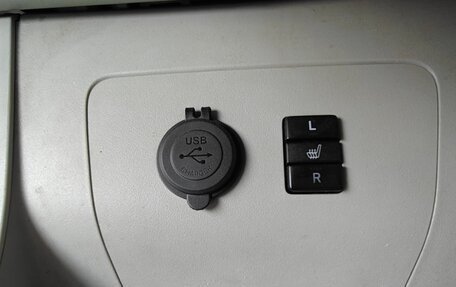 Toyota Prius, 2009 год, 1 050 000 рублей, 15 фотография