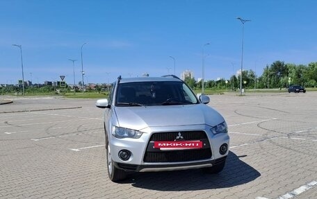Mitsubishi Outlander III рестайлинг 3, 2011 год, 1 480 000 рублей, 2 фотография