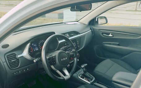 KIA Rio IV, 2021 год, 1 690 000 рублей, 2 фотография