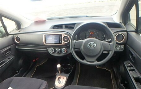 Toyota Vitz, 2013 год, 885 000 рублей, 14 фотография
