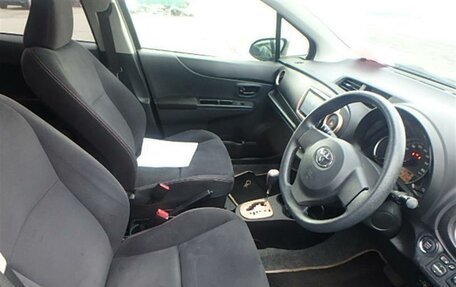 Toyota Vitz, 2013 год, 885 000 рублей, 28 фотография