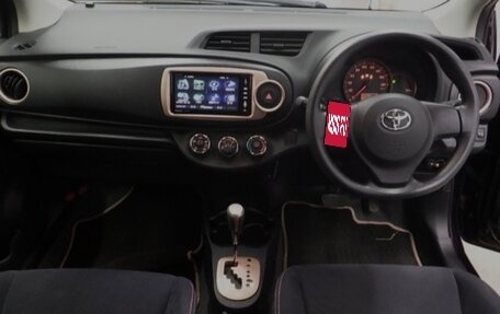 Toyota Vitz, 2013 год, 885 000 рублей, 27 фотография