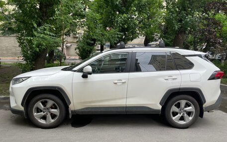 Toyota RAV4, 2020 год, 2 900 000 рублей, 2 фотография