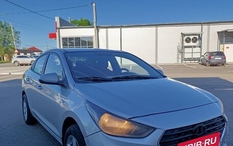 Hyundai Solaris II рестайлинг, 2018 год, 700 000 рублей, 3 фотография