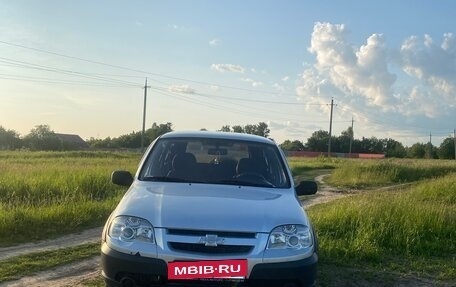 Chevrolet Niva I рестайлинг, 2010 год, 450 000 рублей, 4 фотография