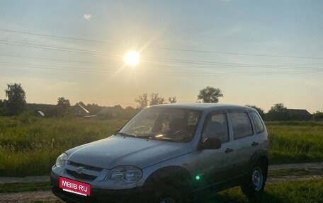 Chevrolet Niva I рестайлинг, 2010 год, 450 000 рублей, 2 фотография