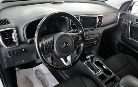 KIA Sportage IV рестайлинг, 2018 год, 2 349 000 рублей, 11 фотография