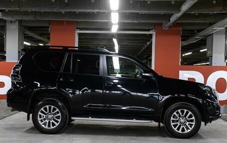 Toyota Land Cruiser Prado 150 рестайлинг 2, 2017 год, 3 798 000 рублей, 4 фотография
