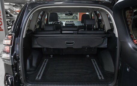 Toyota Land Cruiser Prado 150 рестайлинг 2, 2017 год, 3 798 000 рублей, 10 фотография