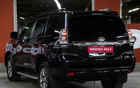 Toyota Land Cruiser Prado 150 рестайлинг 2, 2017 год, 3 798 000 рублей, 7 фотография