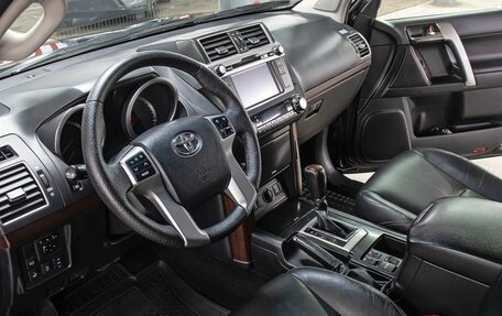 Toyota Land Cruiser Prado 150 рестайлинг 2, 2017 год, 3 798 000 рублей, 15 фотография