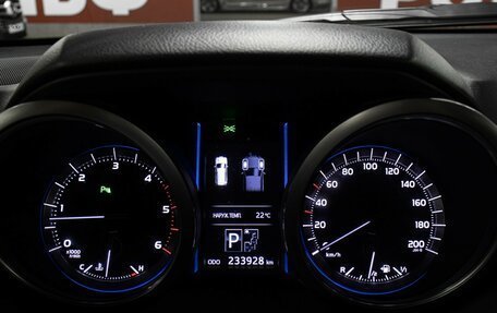 Toyota Land Cruiser Prado 150 рестайлинг 2, 2017 год, 3 798 000 рублей, 13 фотография