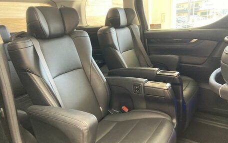 Toyota Vellfire II, 2019 год, 2 700 000 рублей, 16 фотография