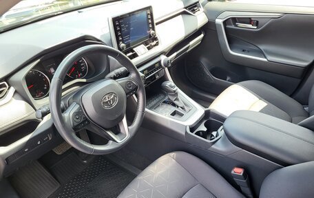 Toyota RAV4, 2021 год, 3 893 000 рублей, 10 фотография