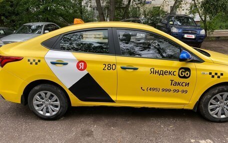 Hyundai Solaris II рестайлинг, 2018 год, 850 000 рублей, 3 фотография