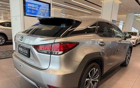 Lexus RX IV рестайлинг, 2021 год, 4 690 000 рублей, 5 фотография