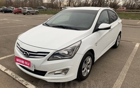 Hyundai Solaris II рестайлинг, 2015 год, 1 300 000 рублей, 2 фотография