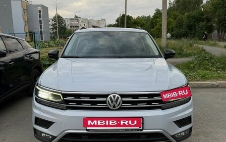Volkswagen Tiguan II, 2019 год, 2 700 000 рублей, 3 фотография