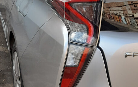 Toyota Prius IV XW50, 2017 год, 1 420 000 рублей, 8 фотография